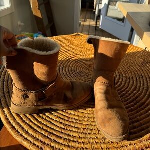 UGG size 9 ankle inner Sherpa brown boots…